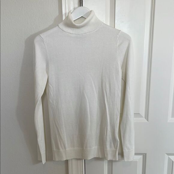 NWT Women's Ivory Turtleneck Sweater - Picture 1 of 2